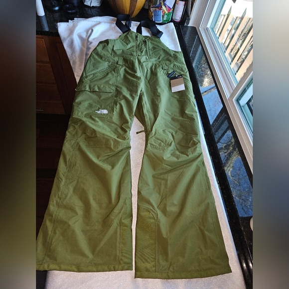 The North Face Women's Freedom Insulated Bib Pants in Forest Olive Sz XL - Picture 12 of 16